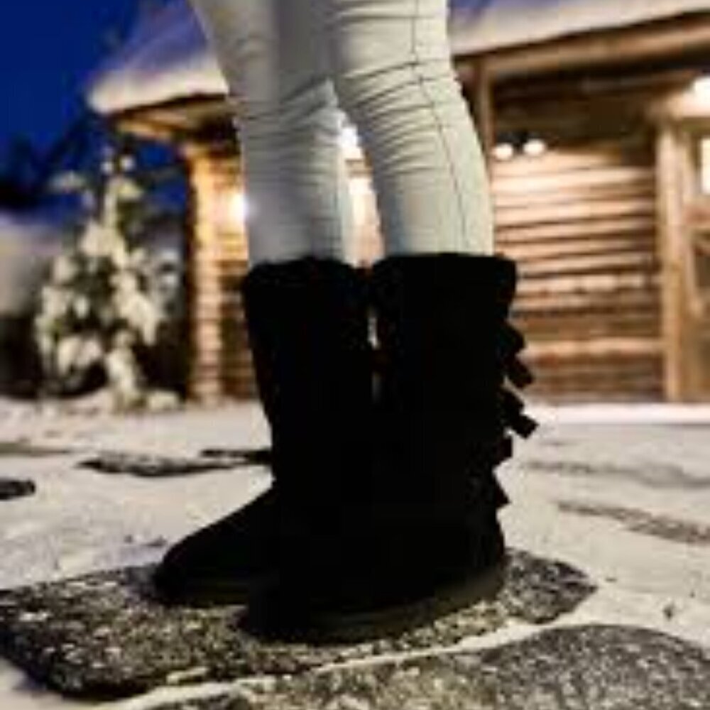 UGG Bailey Bow II Black Winter Boots with Suede Finish Size 7